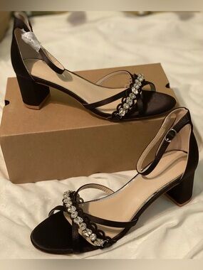 WOMEN’s Black Embellished Ankle-Strap Block Heel Sandals size 9 NIB